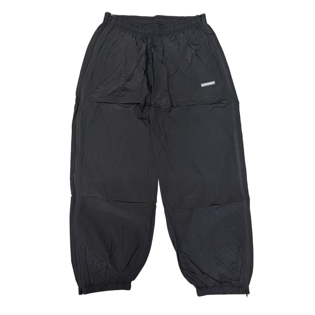 Gold+Vintage Gallery Raspberry Hills 'Black' Tech Pants