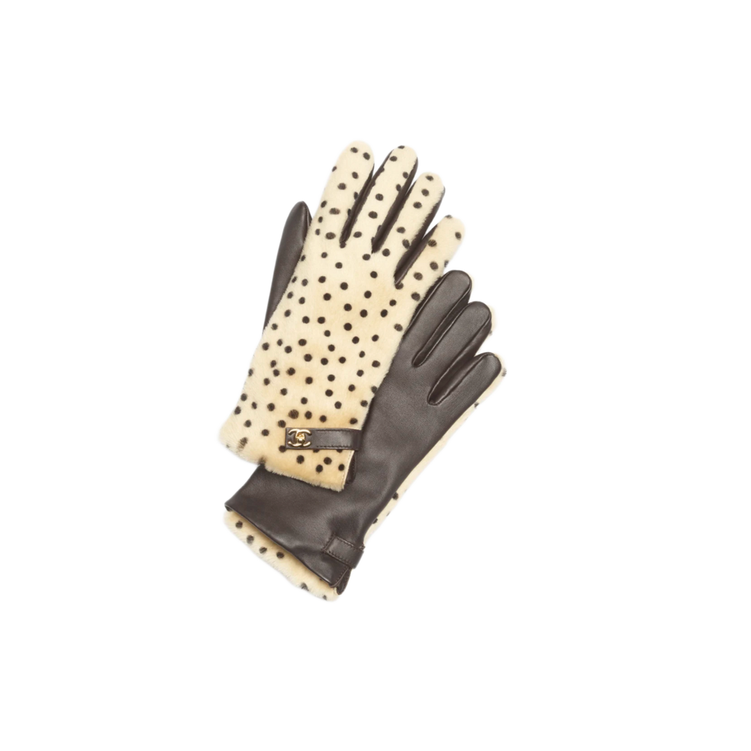 Chanel 26A 'Beige, Black, & Gold' Metiers d'art Turnlock Lambskin Women's Gloves